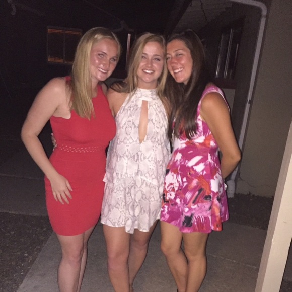 ENDLESS ROSE RED BODY CON MINI DRESS - Picture 6 of 6